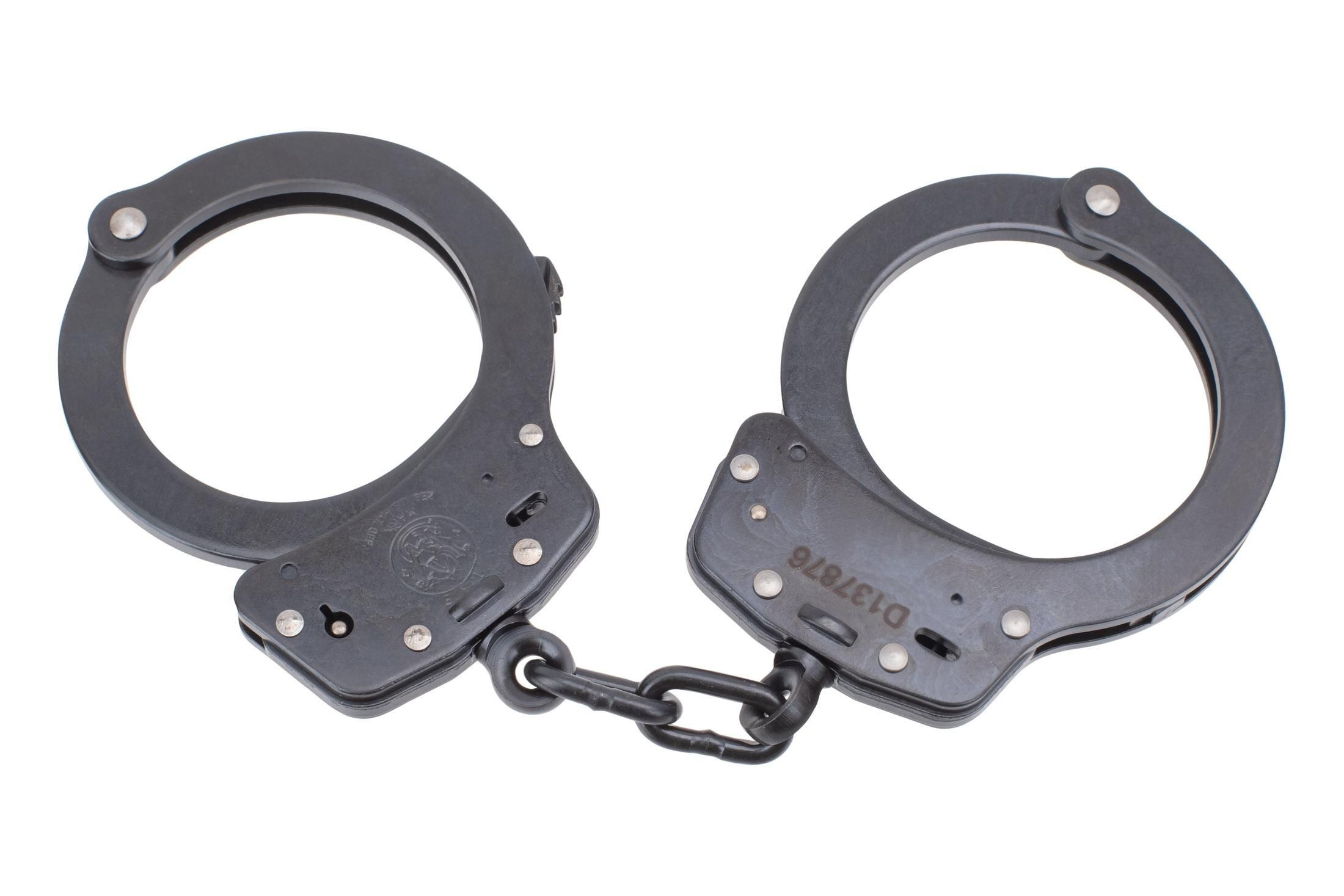 【送料無料】 Model Wesson & Smith 100 Finish Blued - Handcuffs Chain-Linked 個人装備